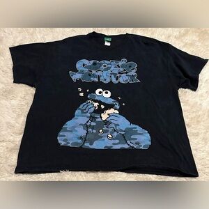 Black Camouflage Themed Cookie Monster Graphic T-Shirt Size Medium EUC